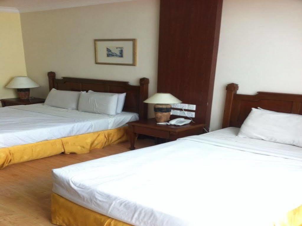 Regal Court Hotel กูชิง ภายนอก รูปภาพ